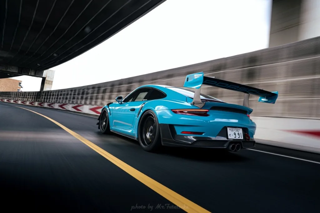 高速道路を走るBlueRS号